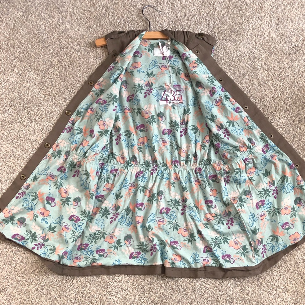 Winding Path Vest - Picture 2 of 4
